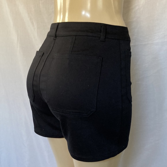 SALE!! VIOLETS & ROSES Women’s Black Shorts Size 4 Button Fly 4” Inseam NWOT - Picture 2 of 7